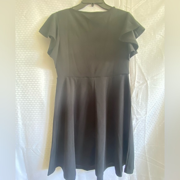 LITTLE BLACK DRESS🖤 - Picture 2 of 8